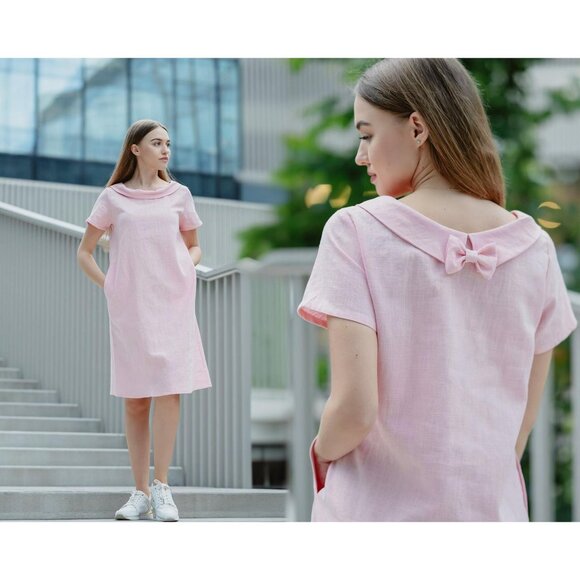 Le Muse Women's Light Pink Linen Mock Neck Bow Back Mini Shift Dress Sz M 2782 - Picture 1 of 12